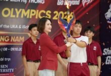 Nghi thức truyền lửa tại lễ khai mạc UKA và iSchool Olympics 2026