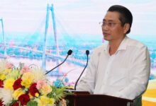 Đại biểu trình bày tại sự kiện chuyển đổi số Vĩnh Long