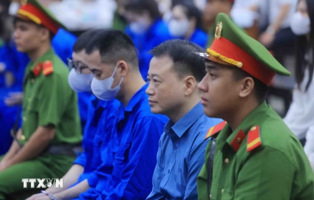 Nguyễn Hòa Bình có mặt tại phiên xử ngày 27/10