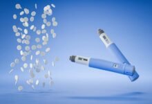 Dược sĩ giới thiệu thuốc điều trị béo phì hoạt chất semaglutide dạng viên uống tại nhà thuốc