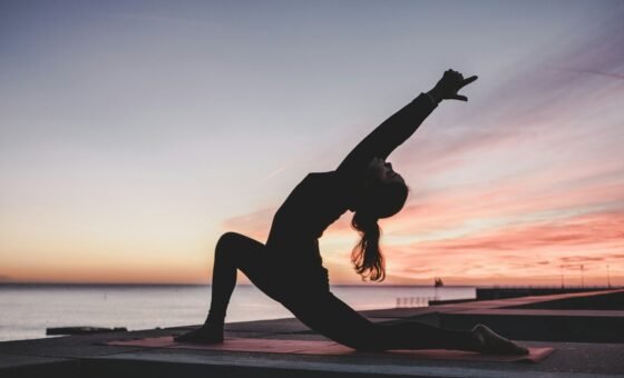 Người thực hành yoga, minh họa vận động có hướng dẫn. Ảnh chụp minh họa: Unsplash