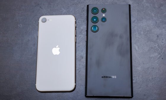 Cơ cấu cơ khí siêu nhỏ của bản lề giọt nước bên trong smartphone gập